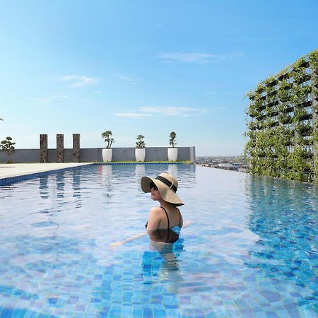 Novotel Suites Yogyakarta Malioboro Екстериор снимка