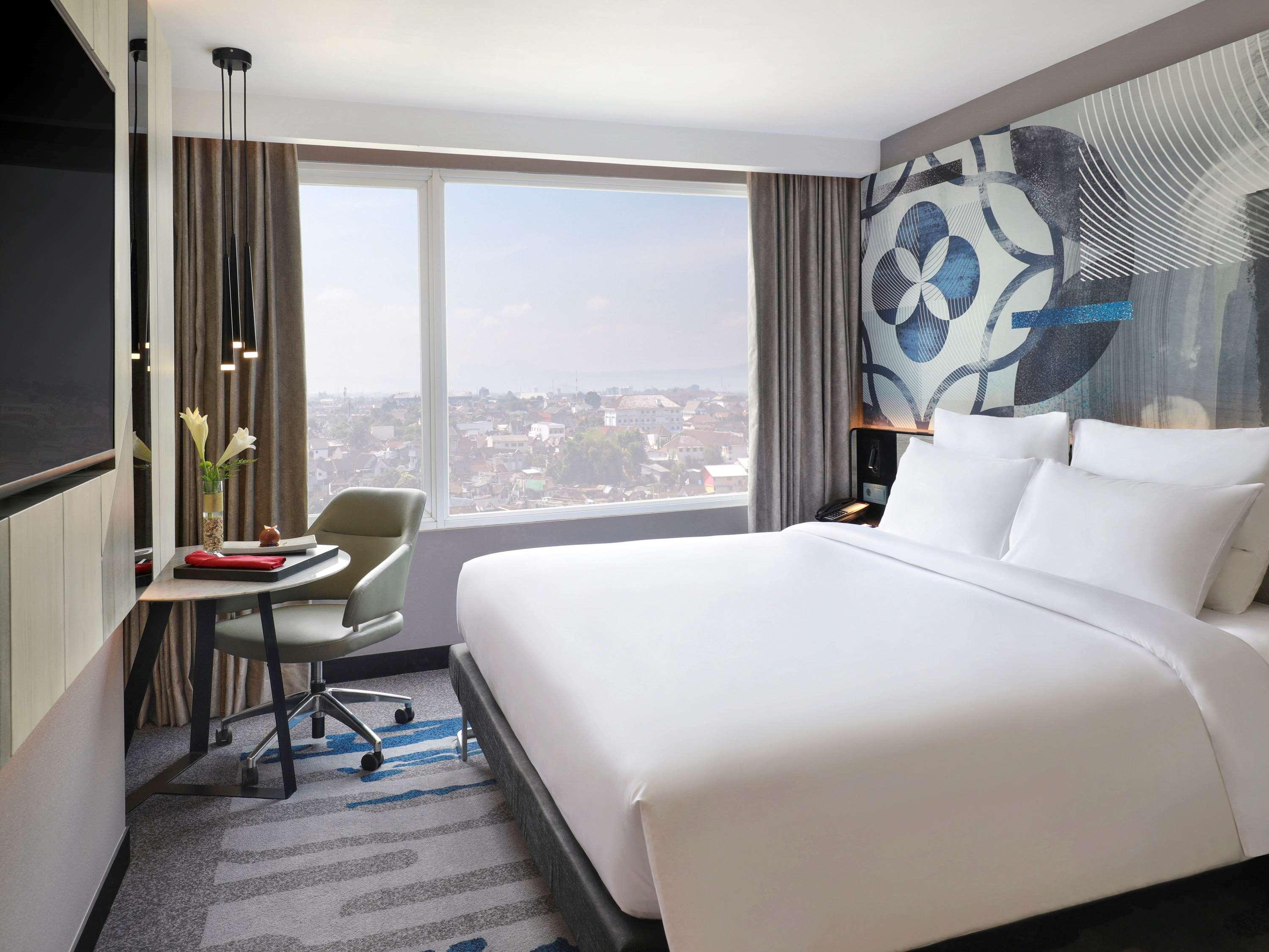 Novotel Suites Yogyakarta Malioboro Стая снимка