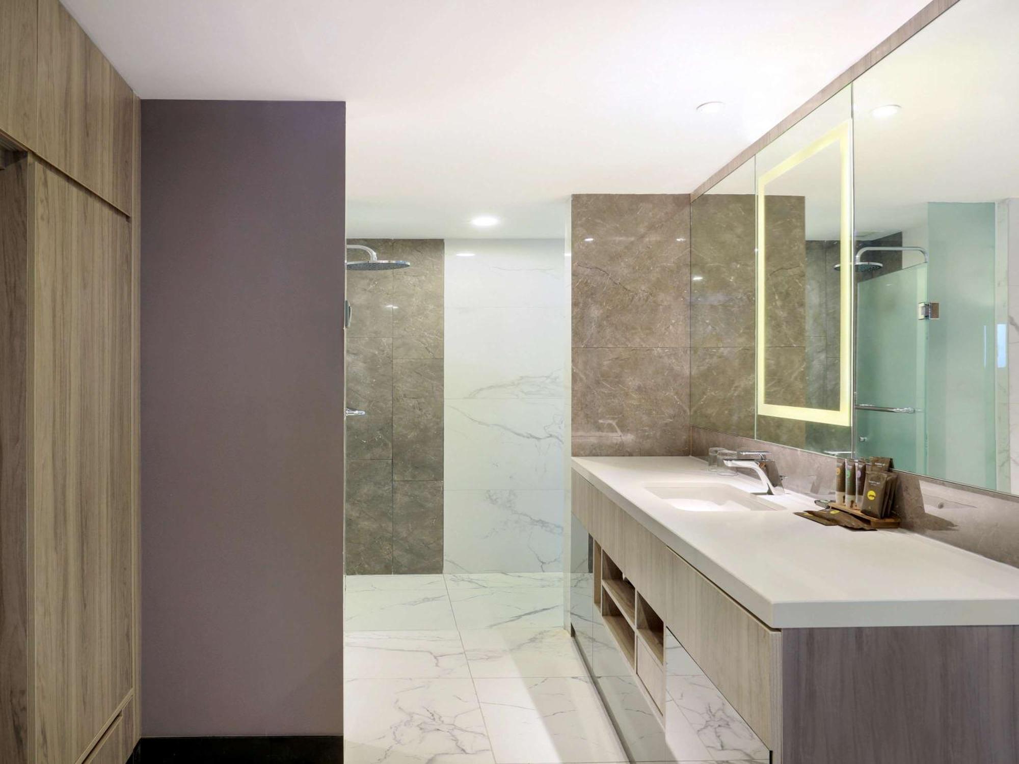 Novotel Suites Yogyakarta Malioboro Екстериор снимка