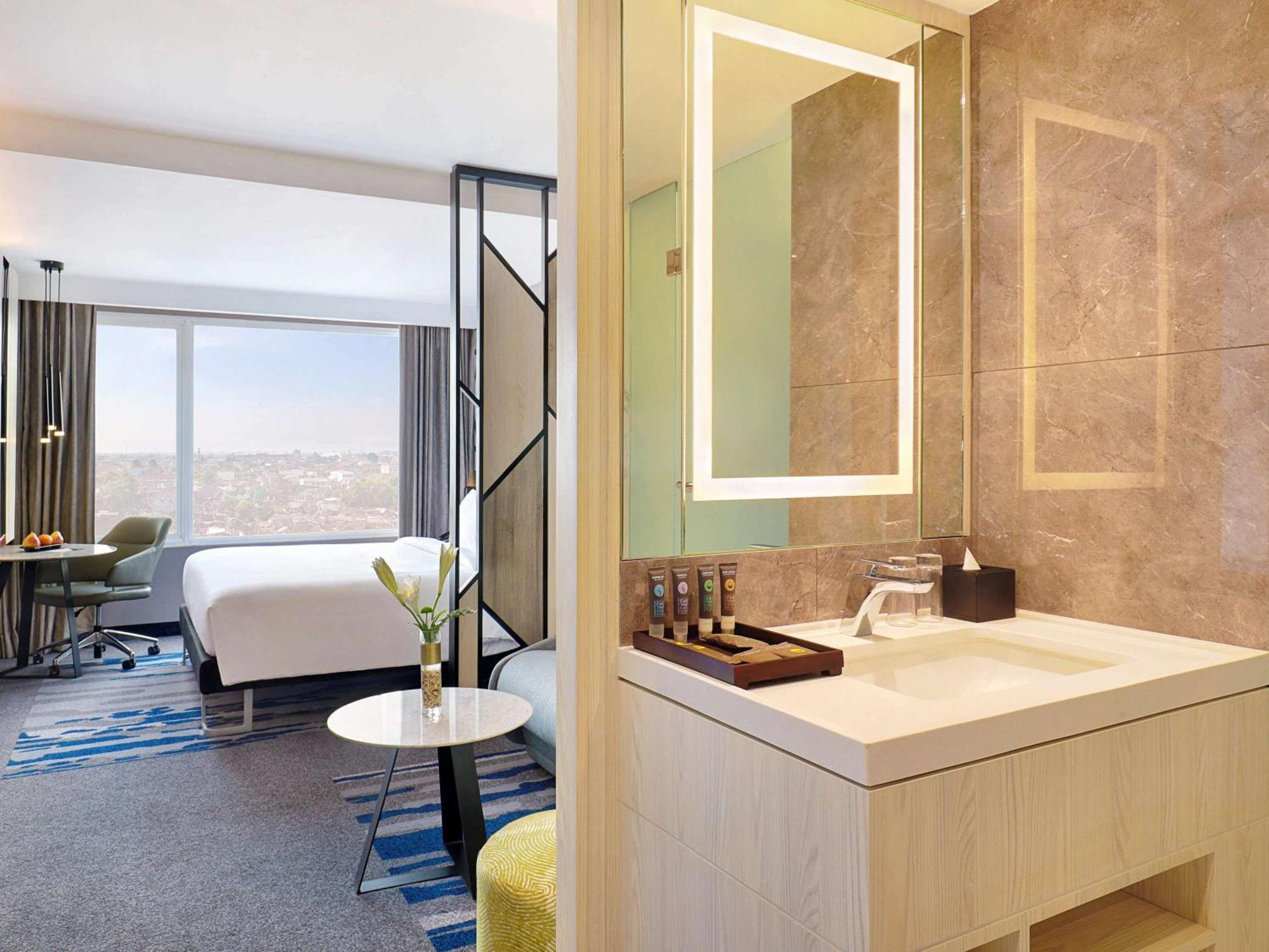 Novotel Suites Yogyakarta Malioboro Екстериор снимка